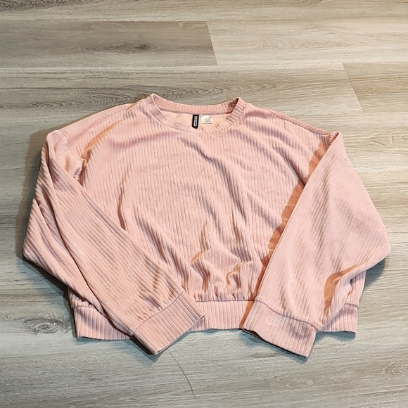 **5/$25** H&M Pink Sweater - Picture 1 of 4